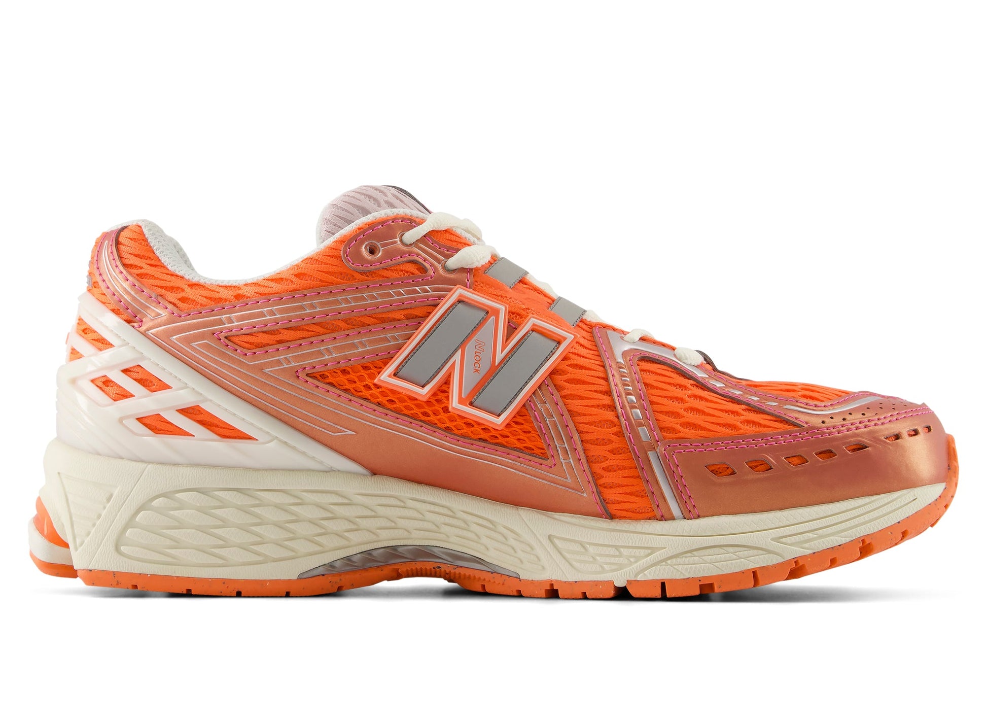 studio-shot-v9-40873